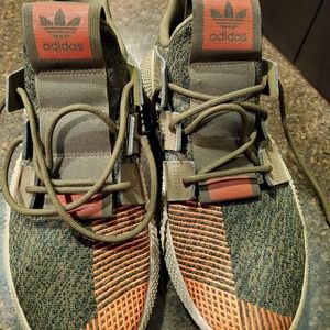 Adidas. Cross trainers